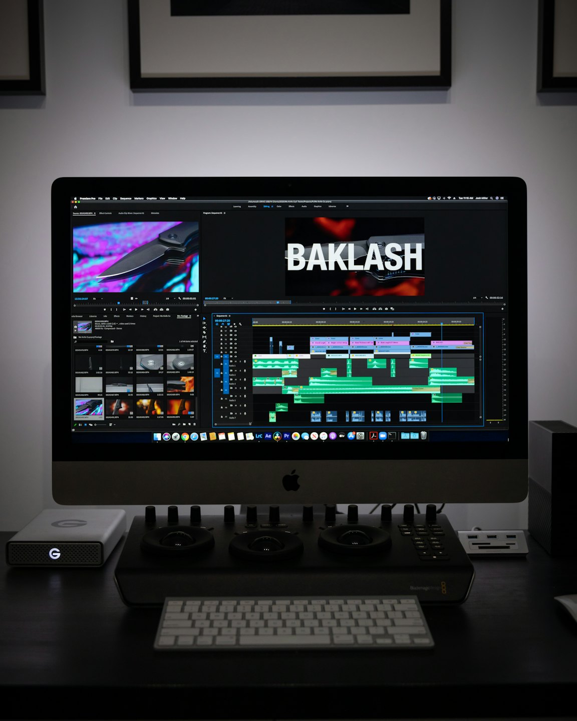 Logiciel de montage vidéo sur un écran d'ordinateur avec disque dur et panneau de contrôle.